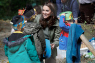 PEOPLE - Kate die Herzogin von Cambridge besucht die Sayers Croft Forest School