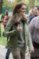 PEOPLE - Kate die Herzogin von Cambridge besucht die Sayers Croft Forest School