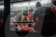 NEWS - Spanien: Gerettete Flüchtlinge landen in Malaga