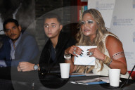 PEOPLE - Phil Collins mit Nick und Orianne an der 'Little Dreams Foundation' PK in Miami 