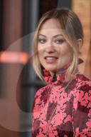 PEOPLE - Olivia Wilde macht Werbung für Dunkin Donuts