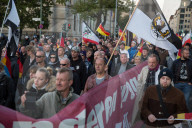 NEWS - Berlin: 'Wir für Deutschland' Marsch und 'Deutschland ist Brandstifter' Gegendemo