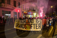 NEWS - Berlin: 'Wir für Deutschland' Marsch und 'Deutschland ist Brandstifter' Gegendemo