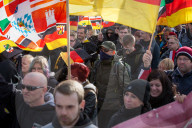 NEWS - Berlin: 'Wir für Deutschland' Marsch und 'Deutschland ist Brandstifter' Gegendemo