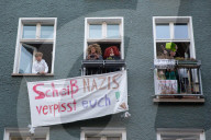 NEWS - Berlin: 'Wir für Deutschland' Marsch und 'Deutschland ist Brandstifter' Gegendemo