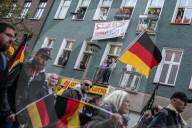 NEWS - Berlin: 'Wir für Deutschland' Marsch und 'Deutschland ist Brandstifter' Gegendemo