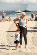 EXKLUSIV - Daniela Katzenberger spielt mit der Familie am Strand von Palmanova