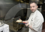 FEATURE - Unglaublich lecker und unglaublich ungesund: Die Mars-gherita Pizza Kreation
