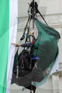 NEWS - London: Greenpeace protestiert vor der Deutschen Botschaft