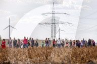 NEWS - Deutschland: Zehntausende protestieren am Hambacher Forst für Kohle-Ausstieg