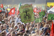 NEWS - Deutschland: Zehntausende protestieren am Hambacher Forst für Kohle-Ausstieg