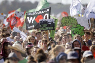 NEWS - Deutschland: Zehntausende protestieren am Hambacher Forst für Kohle-Ausstieg