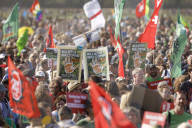 NEWS - Deutschland: Zehntausende protestieren am Hambacher Forst für Kohle-Ausstieg