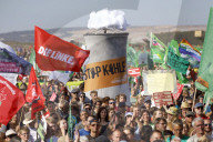 NEWS - Deutschland: Zehntausende protestieren am Hambacher Forst für Kohle-Ausstieg