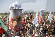 NEWS - Deutschland: Zehntausende protestieren am Hambacher Forst für Kohle-Ausstieg