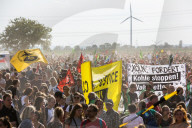 NEWS - Deutschland: Zehntausende protestieren am Hambacher Forst für Kohle-Ausstieg