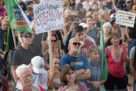 NEWS - Deutschland: Zehntausende protestieren am Hambacher Forst für Kohle-Ausstieg