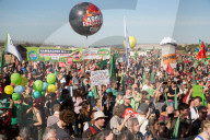 NEWS - Deutschland: Zehntausende protestieren am Hambacher Forst für Kohle-Ausstieg