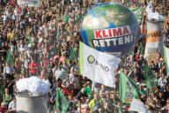 NEWS - Deutschland: Zehntausende protestieren am Hambacher Forst für Kohle-Ausstieg