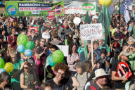 NEWS - Deutschland: Zehntausende protestieren am Hambacher Forst für Kohle-Ausstieg