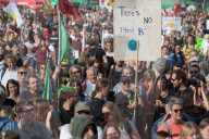 NEWS - Deutschland: Zehntausende protestieren am Hambacher Forst für Kohle-Ausstieg