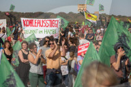 NEWS - Deutschland: Zehntausende protestieren am Hambacher Forst für Kohle-Ausstieg
