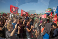 NEWS - Deutschland: Zehntausende protestieren am Hambacher Forst für Kohle-Ausstieg