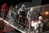 NEWS - Spanien: Gerettete Flüchtlinge in Malaga