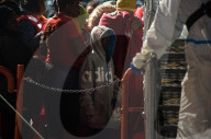 NEWS - Spanien: Gerettete Flüchtlinge in Malaga