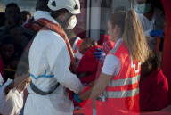 NEWS - Spanien: Gerettete Flüchtlinge in Malaga