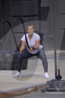 PEOPLE - Ashley Graham trainiert im Crossfit