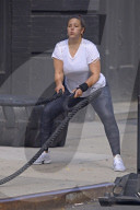 PEOPLE - Ashley Graham trainiert im Crossfit