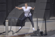 PEOPLE - Ashley Graham trainiert im Crossfit