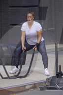 PEOPLE - Ashley Graham trainiert im Crossfit