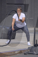 PEOPLE - Ashley Graham trainiert im Crossfit