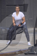PEOPLE - Ashley Graham trainiert im Crossfit