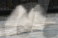 FEATURE - Wal Jet-Ski Submarine auf der Themse in London