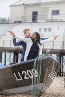 PEOPLE - Meghan und Harry (look alikes) besuchen Sussex
