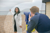 PEOPLE - Meghan und Harry (look alikes) besuchen Sussex