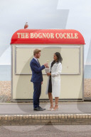 PEOPLE - Meghan und Harry (look alikes) besuchen Sussex