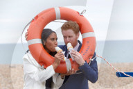 PEOPLE - Meghan und Harry (look alikes) besuchen Sussex