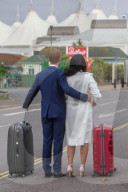 PEOPLE - Meghan und Harry (look alikes) besuchen Sussex