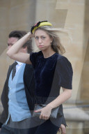 PEOPLE - Windige Hochzeitin Windsor: Erste Gäste auf dem Weg in die Kirche