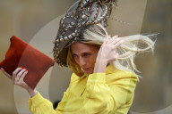 PEOPLE - Hochzeit in Windsor: Die Hüte fliegen durch die Strassen