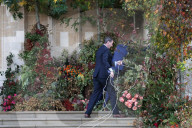 PEOPLE - Windige Hochzeit in Windsor: Bäume müssen festgebunden werden