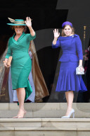 PEOPLE - Hochzeit in Windsor: Fergie und Beatrice bei der Ankunft in der Kirche