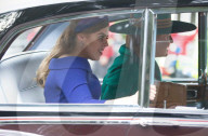 PEOPLE - Hochzeit in Windsor: Fergie und Beatrice bei der Ankunft in der Kirche