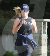 PEOPLE - Reese Witherspoon joggt durch die Nachbarschaft