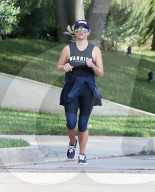 PEOPLE - Reese Witherspoon joggt durch die Nachbarschaft