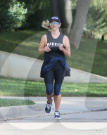 PEOPLE - Reese Witherspoon joggt durch die Nachbarschaft